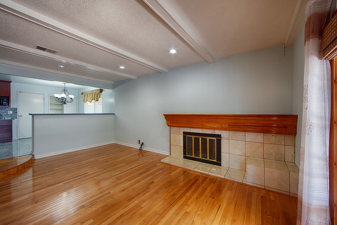 Living Room (D) picture - 1723 Queens Crossing Dr, San Jose 95132