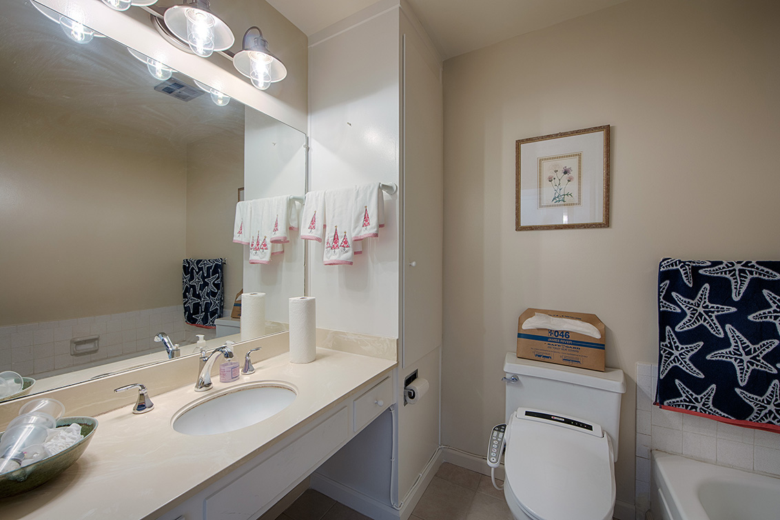 Bathroom (A) Picture - 255 S Rengstorff Ave 134, Mountain View 94040 Bathroom (A) picture - 255 S Rengstorff Ave 134, Mountain View 94040