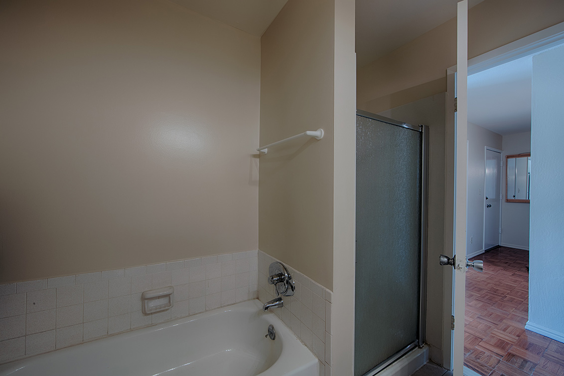 Bathroom (B) Picture - 255 S Rengstorff Ave 134, Mountain View 94040 Bathroom (B) picture - 255 S Rengstorff Ave 134, Mountain View 94040