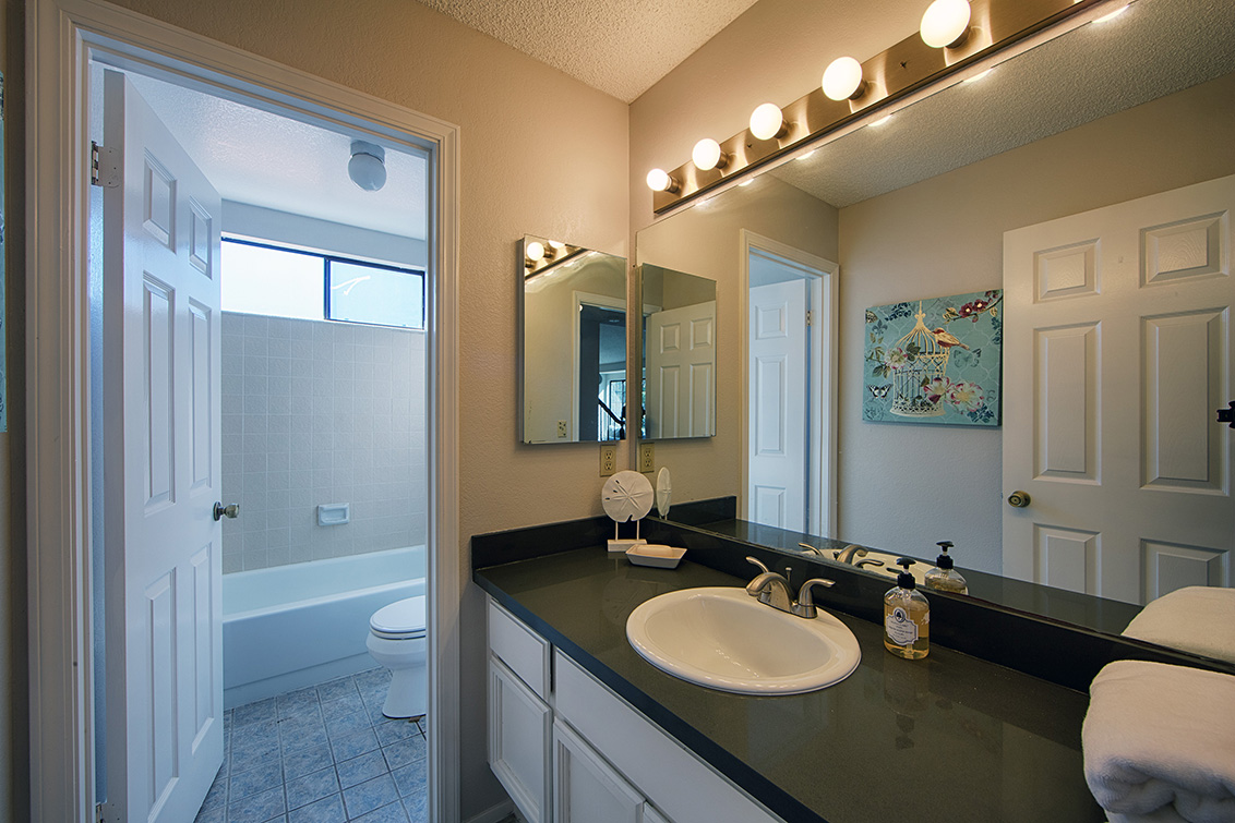 Bathroom 3 (A) picture - 4833 Scotia St, Union City 94587