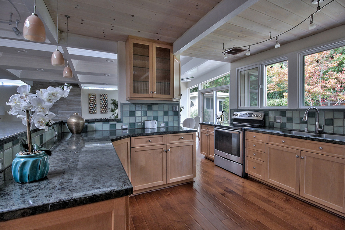 Kitchen (B) picture - 3753 Starr King Cir, Palo Alto 94306
