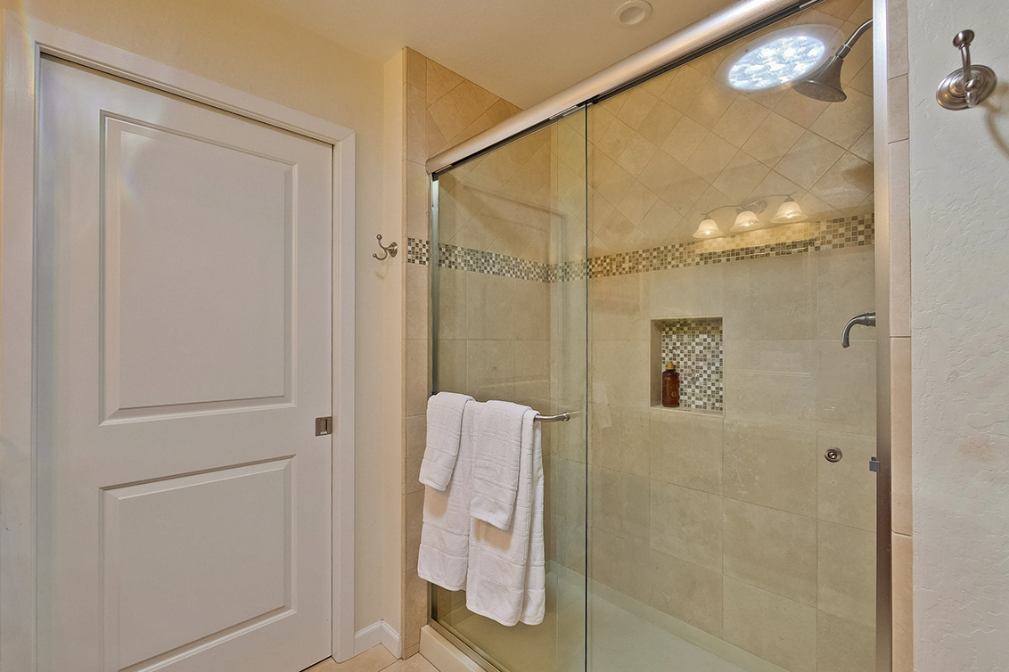 Master Bathroom (E) Picture - 4237 Suzanne Dr, Palo Alto 94306 Master Bathroom (E) picture - 4237 Suzanne Dr, Palo Alto 94306