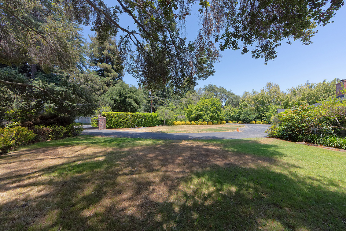 Front Yard (A) Picture - 17 Tuscaloosa Ave, Atherton 94027 Front Yard (A) picture - 17 Tuscaloosa Ave, Atherton 94027