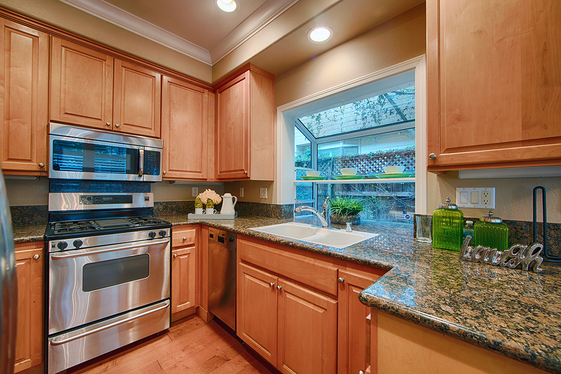 Kitchen - 707 Valparaiso Ave, Menlo Park 94025