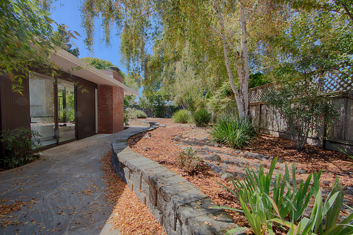 Sideyard (A) picture - 1624 Yorktown Rd, San Mateo 94402