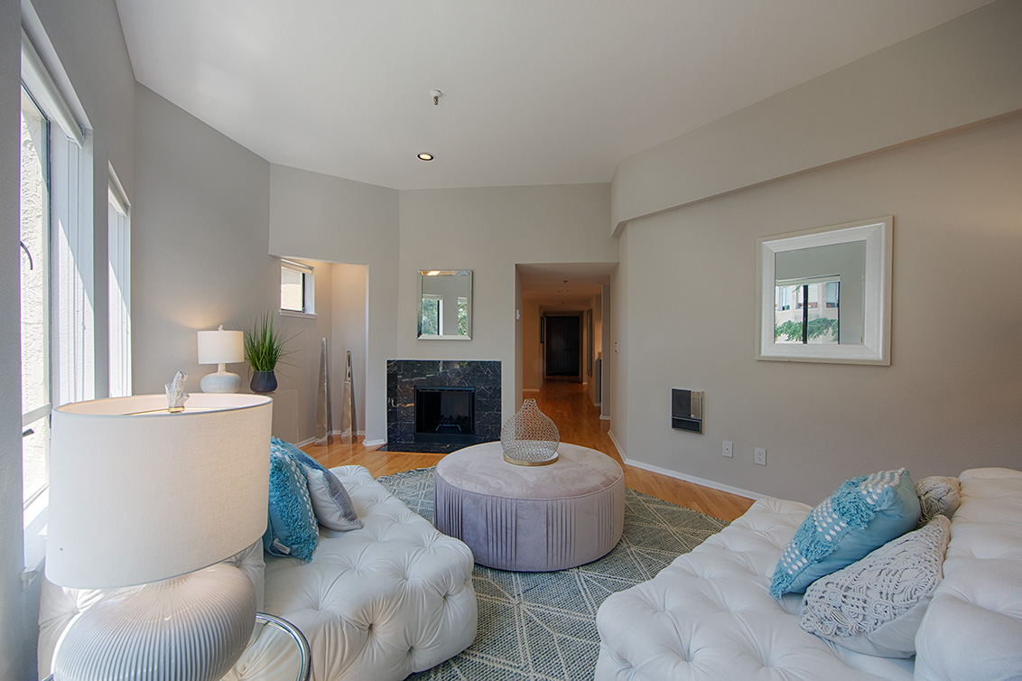 Living Room (C) picture - 365 Forest Ave 5b, Palo Alto 94301