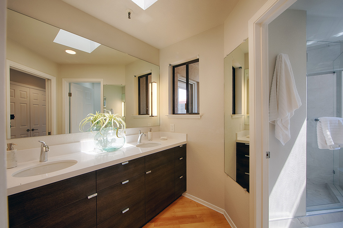 Master Bath (A) picture - 365 Forest Ave 5b, Palo Alto 94301