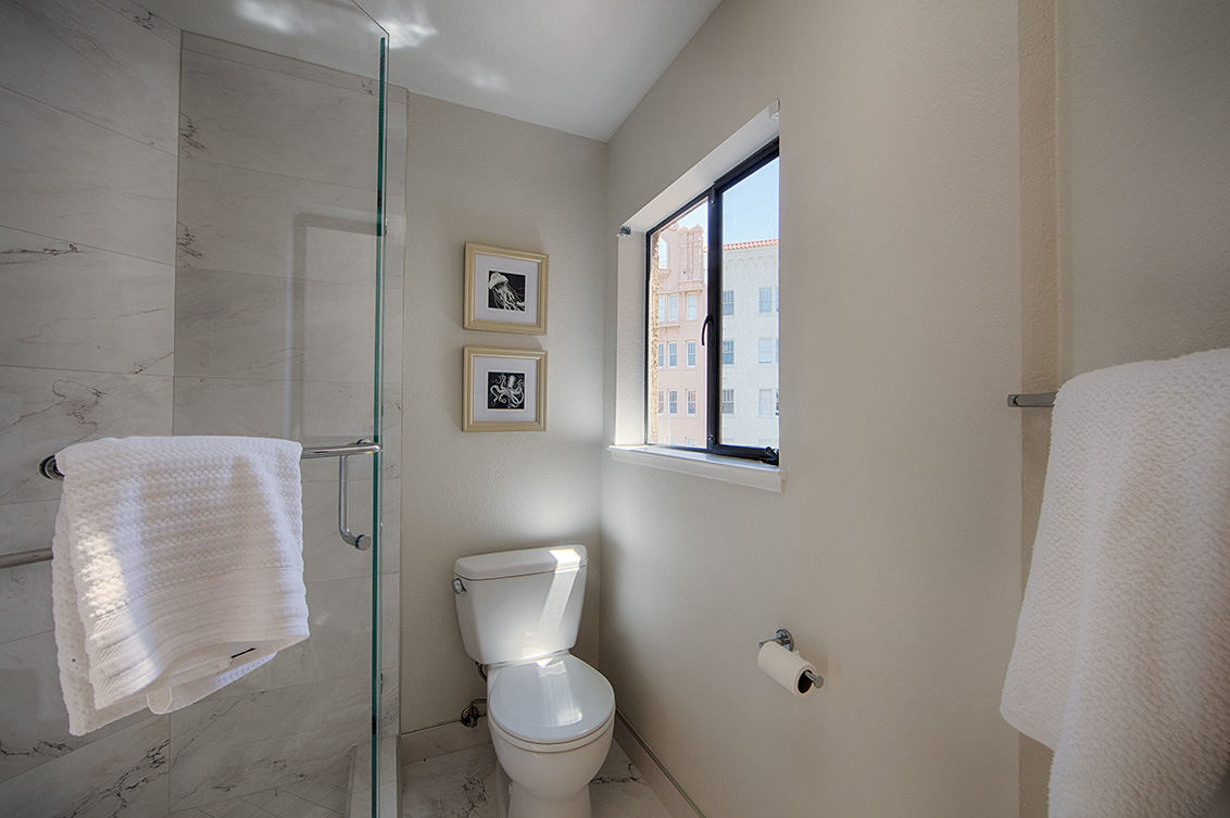 Master Bath (B) picture - 365 Forest Ave 5b, Palo Alto 94301