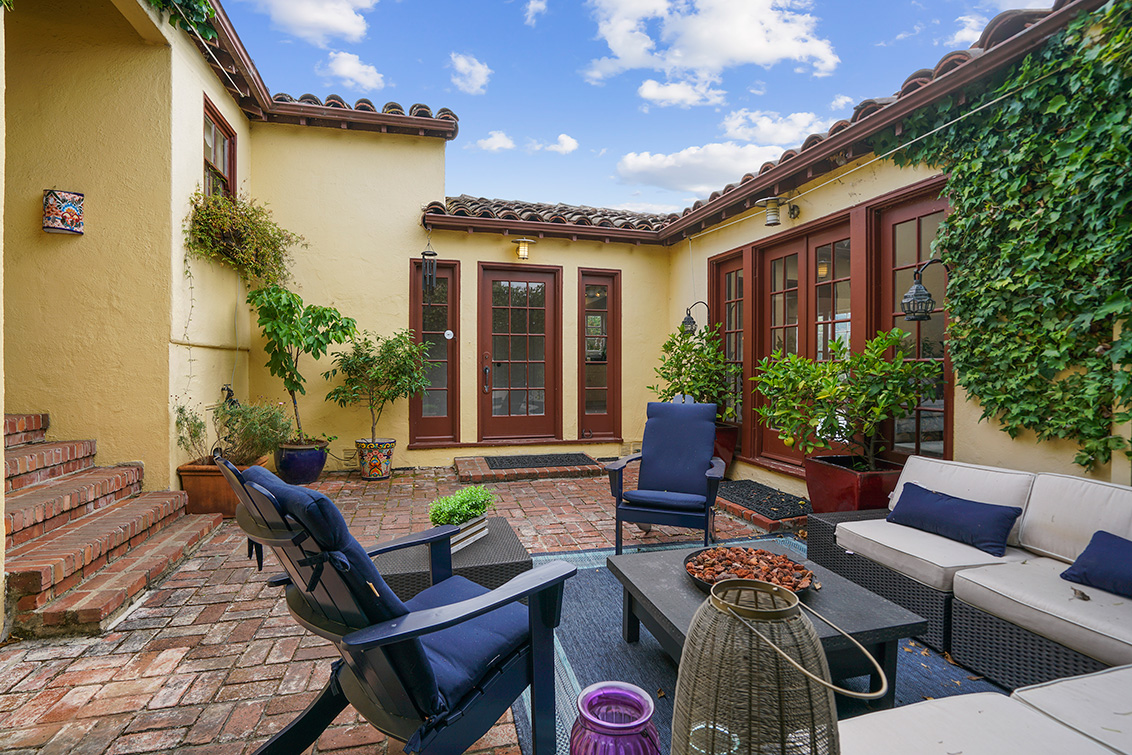 Patio (C) picture - 30 Hilltop Dr, San Carlos 94070