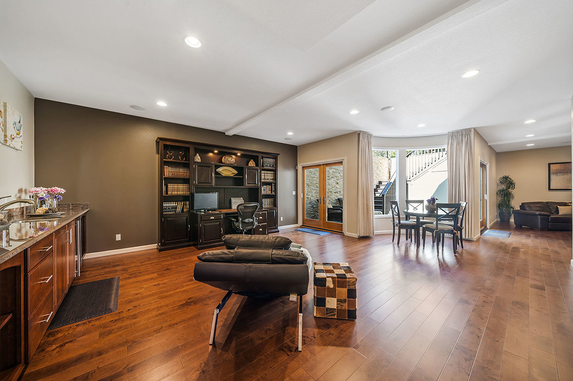Family Room (B) Picture - 530 Irven Ct, Palo Alto 94306 Family Room (B) picture - 530 Irven Ct, Palo Alto 94306