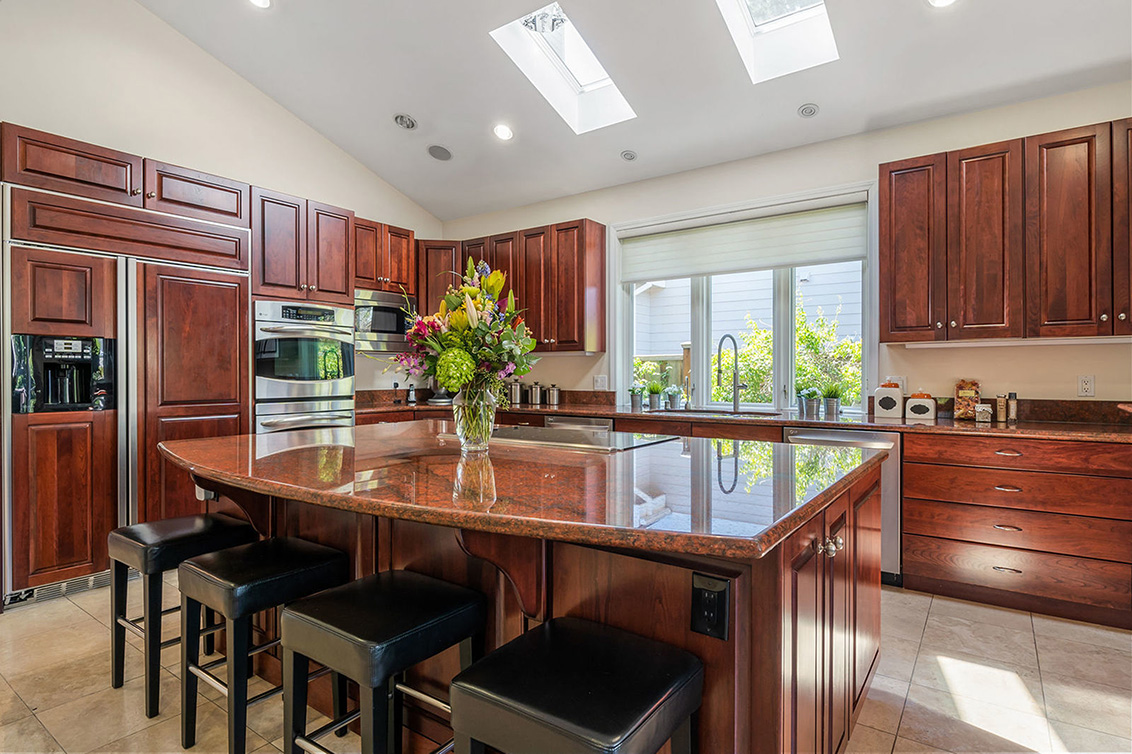 Kitchen (C) picture - 530 Irven Ct, Palo Alto 94306