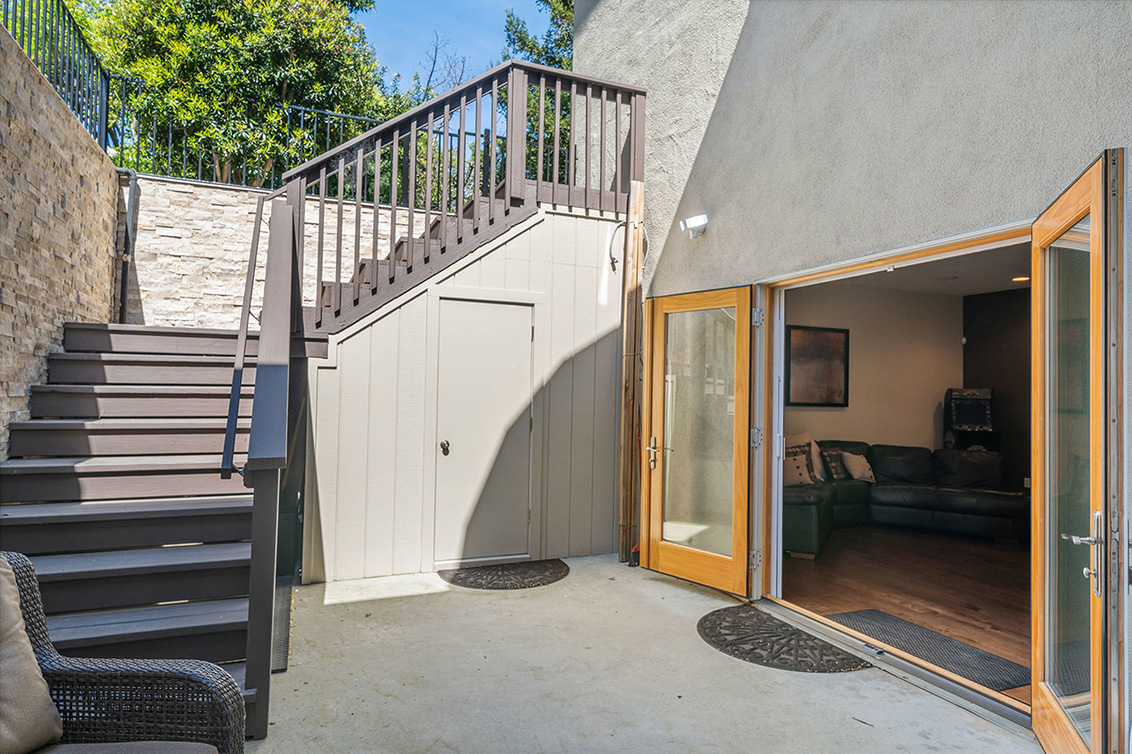 Outdoor Landing (B) Picture - 530 Irven Ct, Palo Alto 94306 Outdoor Landing (B) picture - 530 Irven Ct, Palo Alto 94306
