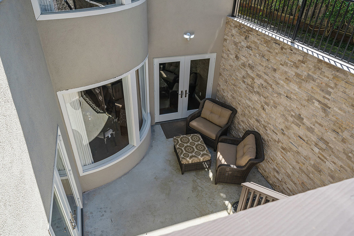 Outdoor Landing (C) Picture - 530 Irven Ct, Palo Alto 94306 Outdoor Landing (C) picture - 530 Irven Ct, Palo Alto 94306