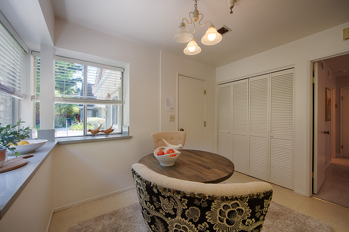 Breakfast Room (B) picture - 1459 Kentfield Ave, Redwood City 94061