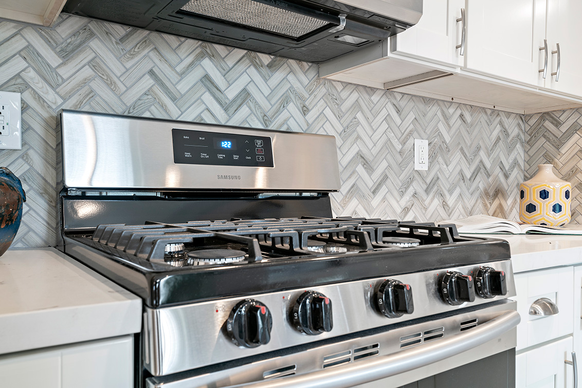 Kitchen Range (B) picture - 1585 Newhall St, Santa Clara 95050