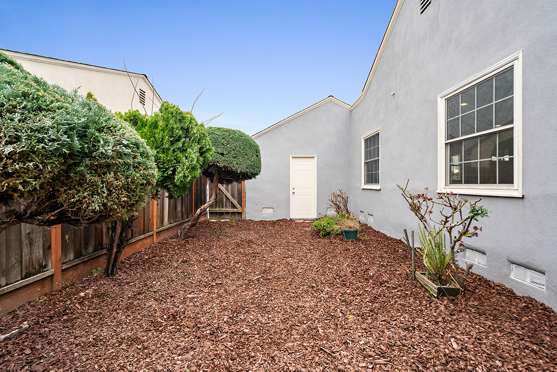 Side Yard (A) picture - 1585 Newhall St, Santa Clara 95050