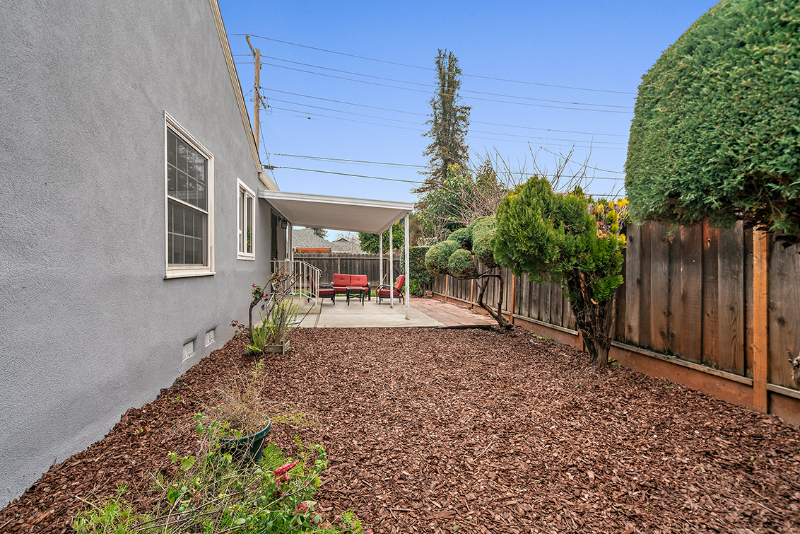 Side Yard (B) picture - 1585 Newhall St, Santa Clara 95050