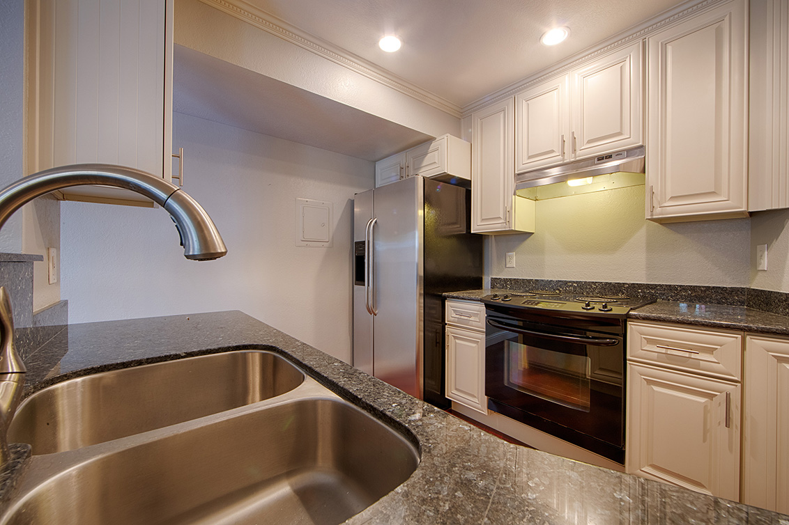 Kitchen - 406 Pepper Ave, Palo Alto 94306