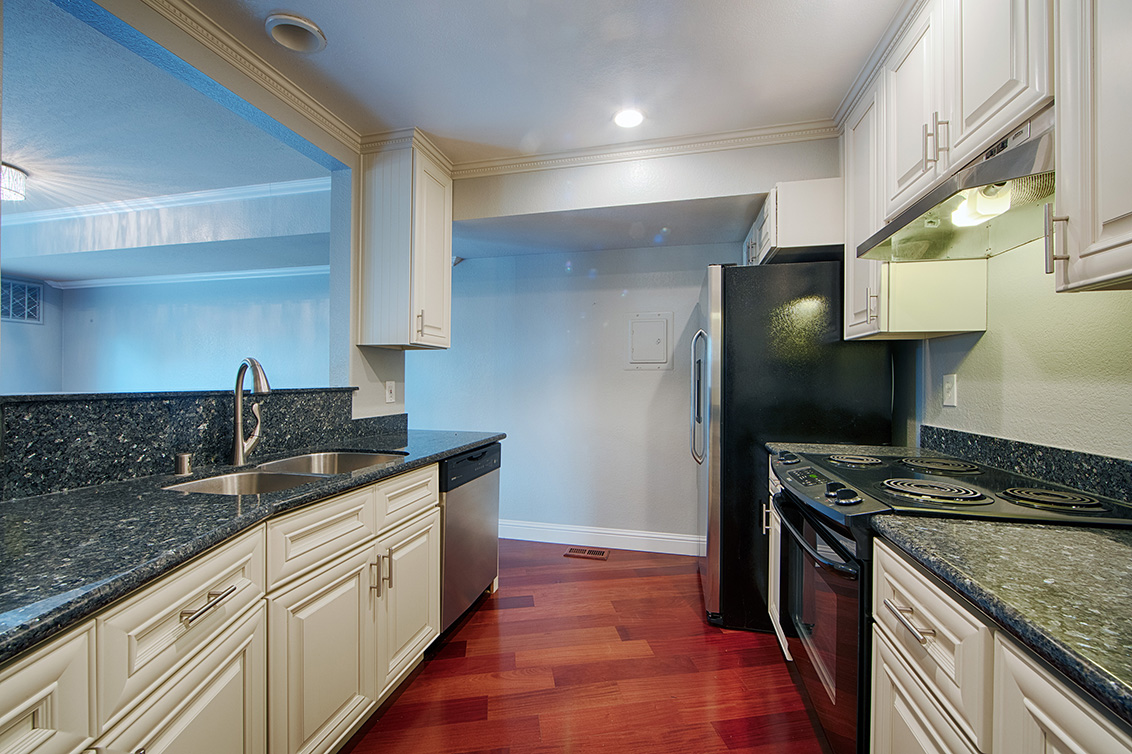 Kitchen (C) picture - 406 Pepper Ave, Palo Alto 94306