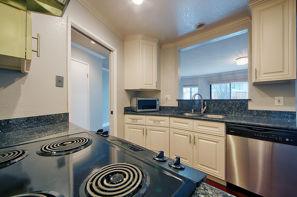 Kitchen (D) Picture - 406 Pepper Ave, Palo Alto 94306 Kitchen (D) picture - 406 Pepper Ave, Palo Alto 94306