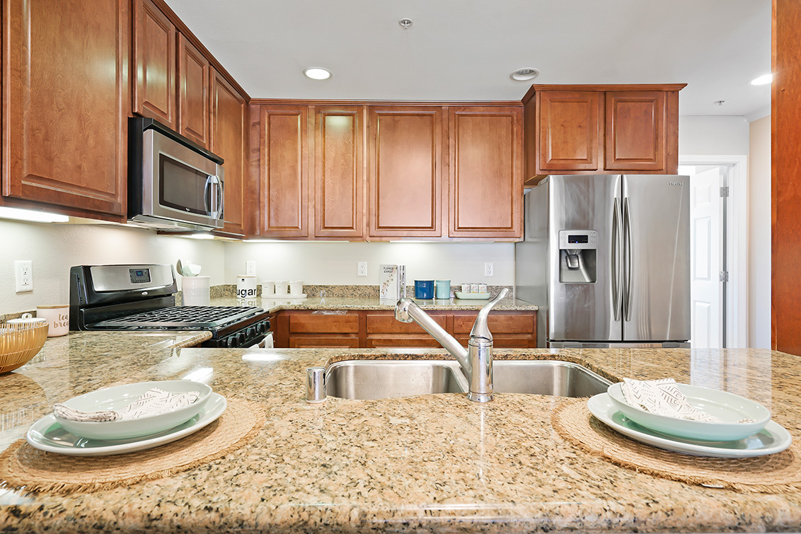 Kitchen (B) picture - 2214 Raspberry Ln, Mountain View 94043