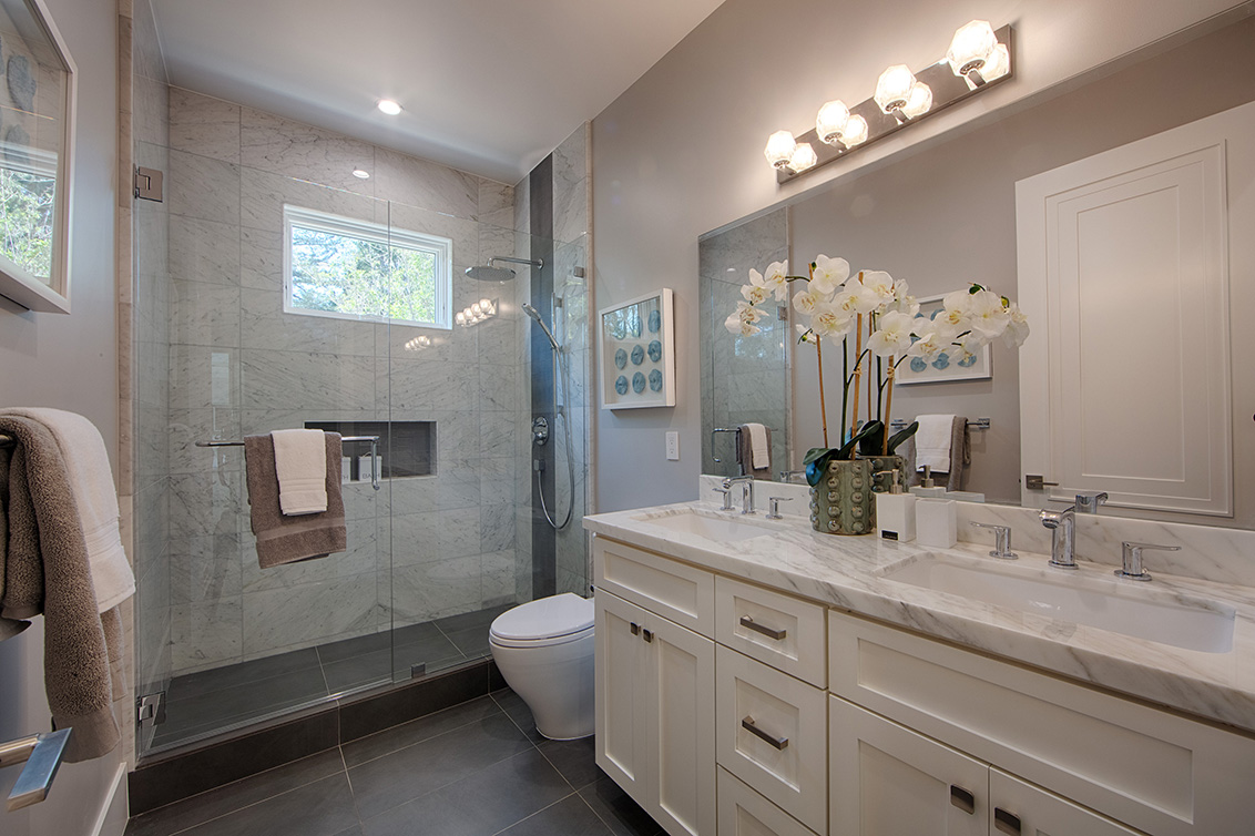 Bathroom 2 (A) picture - 686 Spargur Dr, Los Altos 94022