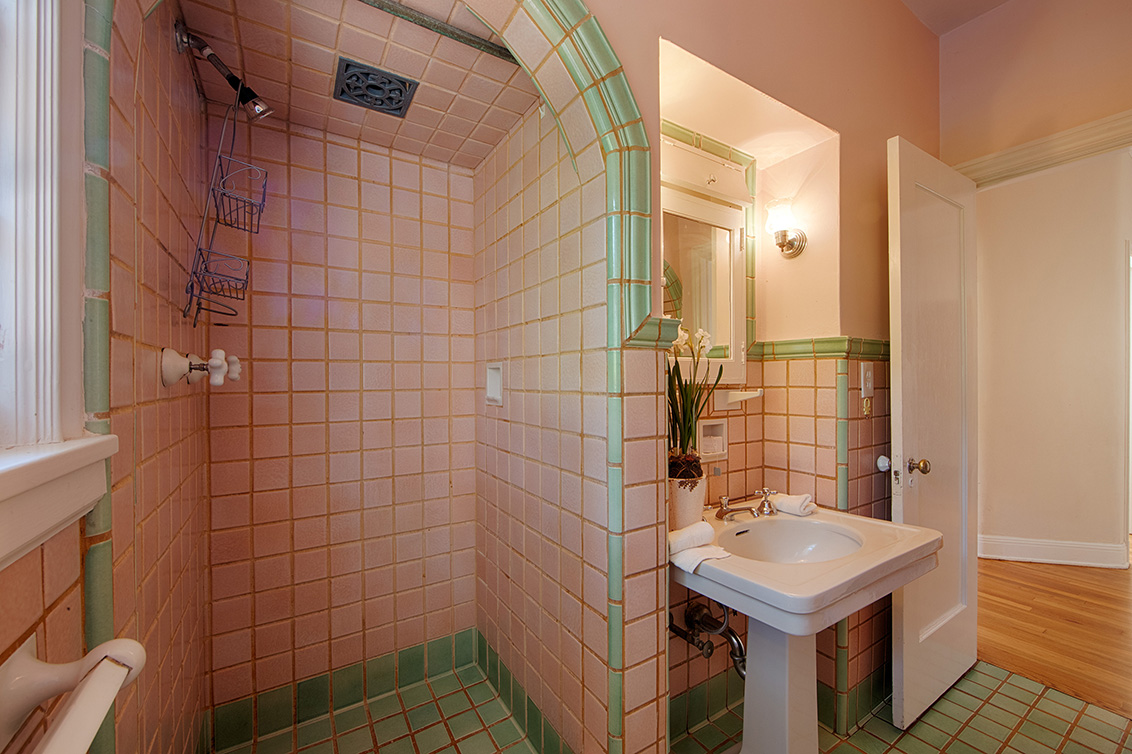 Bathroom 2 (B) Picture - 1130 University Ave, Palo Alto 94301 Bathroom 2 (B) picture - 1130 University Ave, Palo Alto 94301