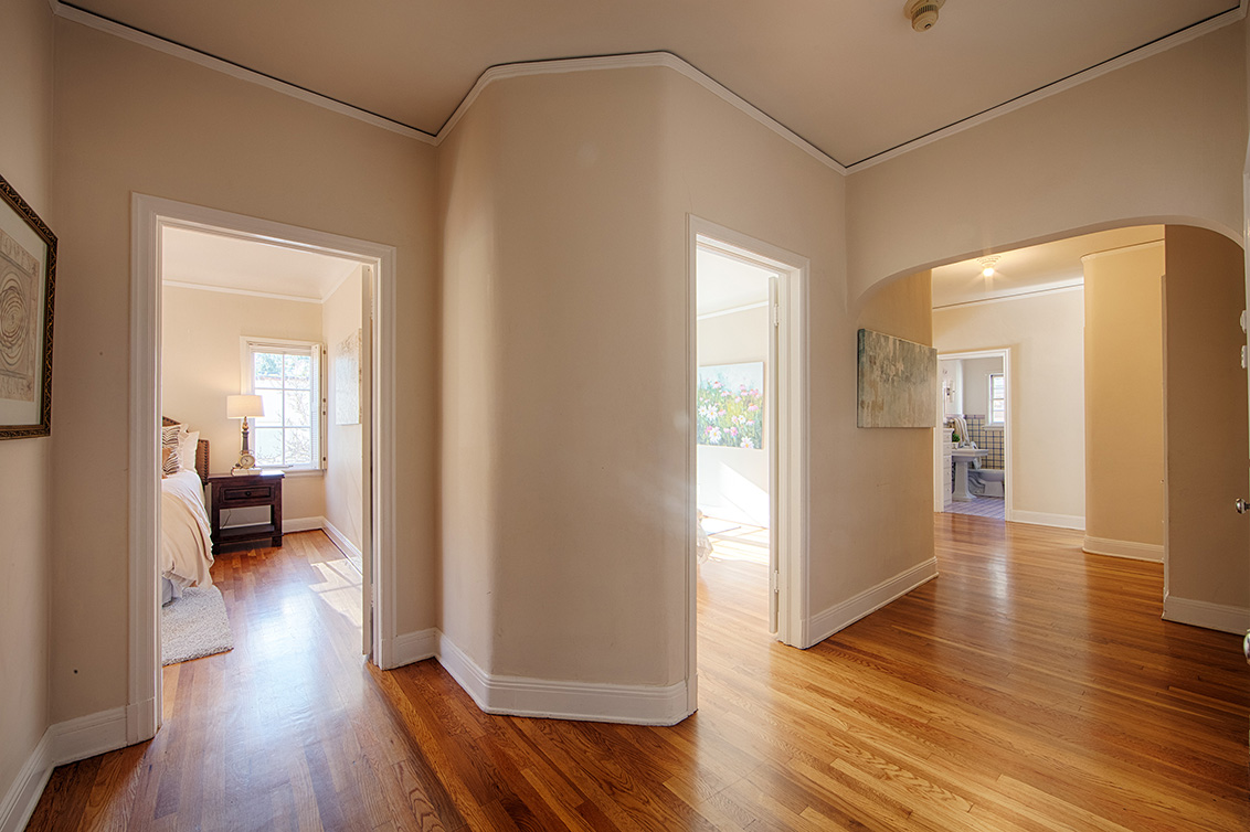 Hallway (A) picture - 1130 University Ave, Palo Alto 94301