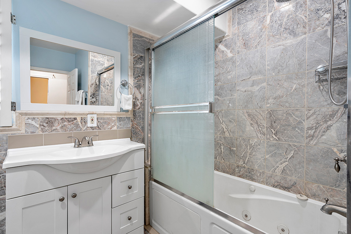 Bathroom 2 (B) Picture - 126 E Humboldt St, San Jose 95112 Bathroom 2 (B) picture - 126 E Humboldt St, San Jose 95112