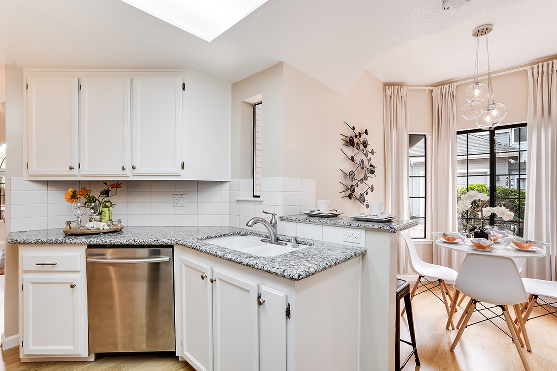 Kitchen (B) picture - 452 Mountain Laurel Ct, Mountain View 94043