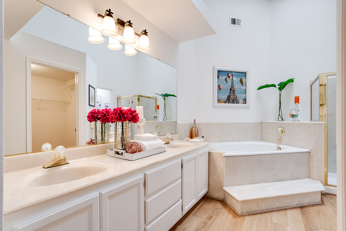 Master Bath (A) picture - 452 Mountain Laurel Ct, Mountain View 94043