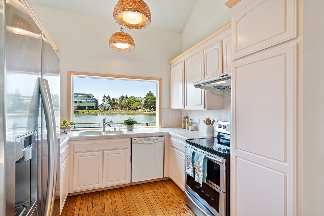 Kitchen (C) picture - 365 Quay Ln, Redwood Shores 94065