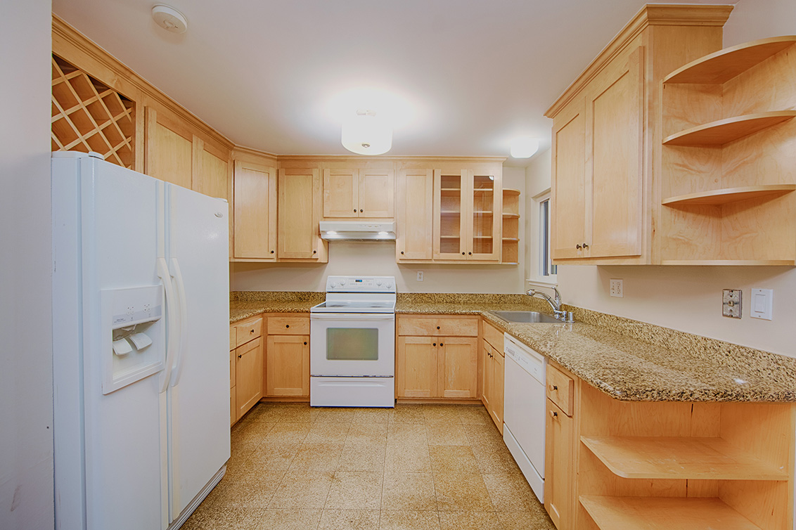 Kitchen - 2450 W Bayshore Rd 9, Palo Alto 94303