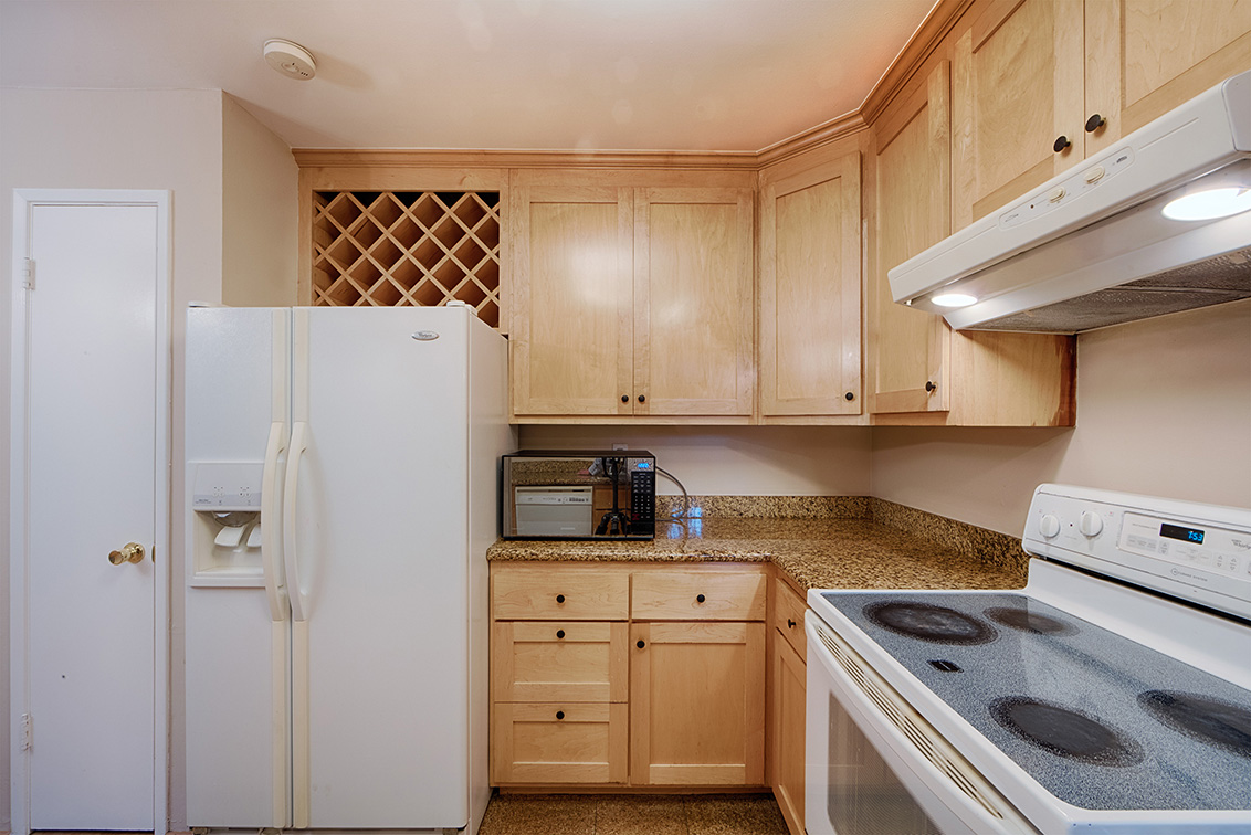 Kitchen (C) Picture - 2450 W Bayshore Rd 9, Palo Alto 94303 Kitchen (C) picture - 2450 W Bayshore Rd 9, Palo Alto 94303