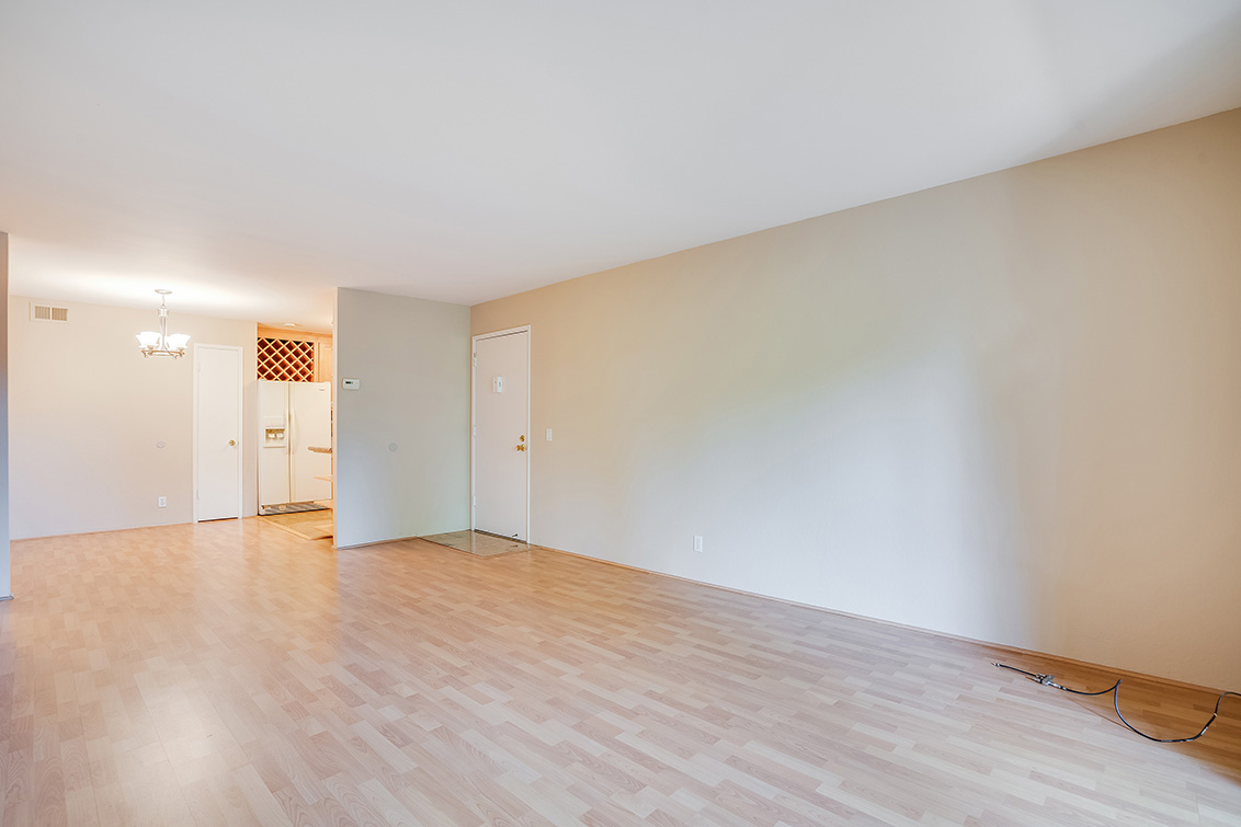 Living Room (C) Picture - 2450 W Bayshore Rd 9, Palo Alto 94303 Living Room (C) picture - 2450 W Bayshore Rd 9, Palo Alto 94303