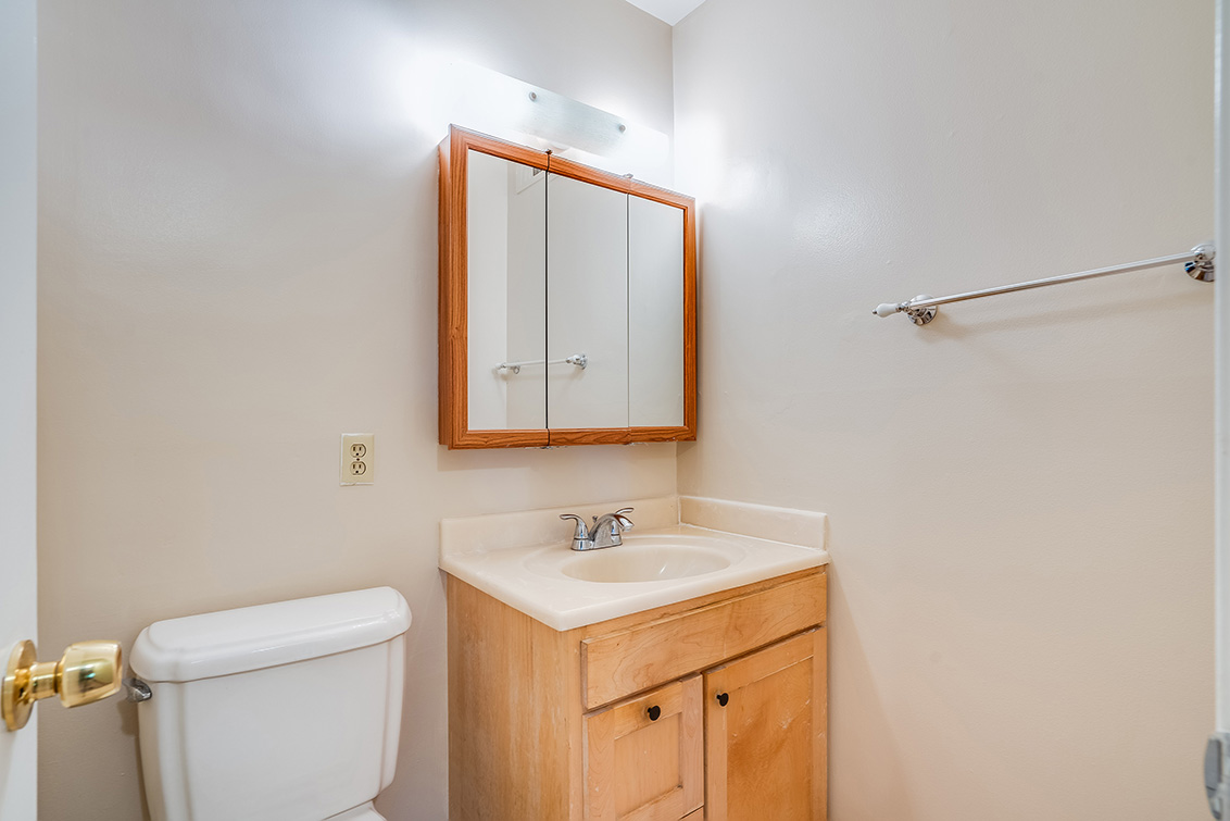 Master Bath (B) picture - 2450 W Bayshore Rd 9, Palo Alto 94303