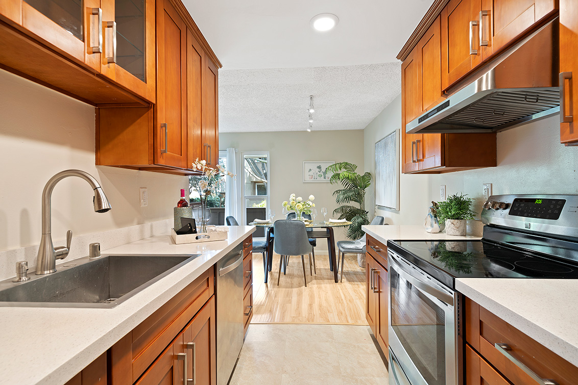 Kitchen - 2456 W Bayshore Rd 9, Palo Alto 94303
