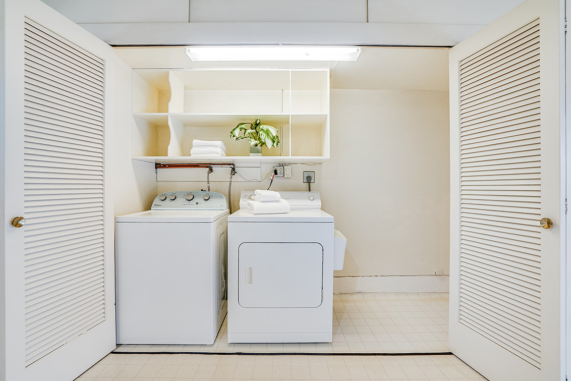 Laundry (A) picture - 869 E Meadow Dr, Palo Alto 94303