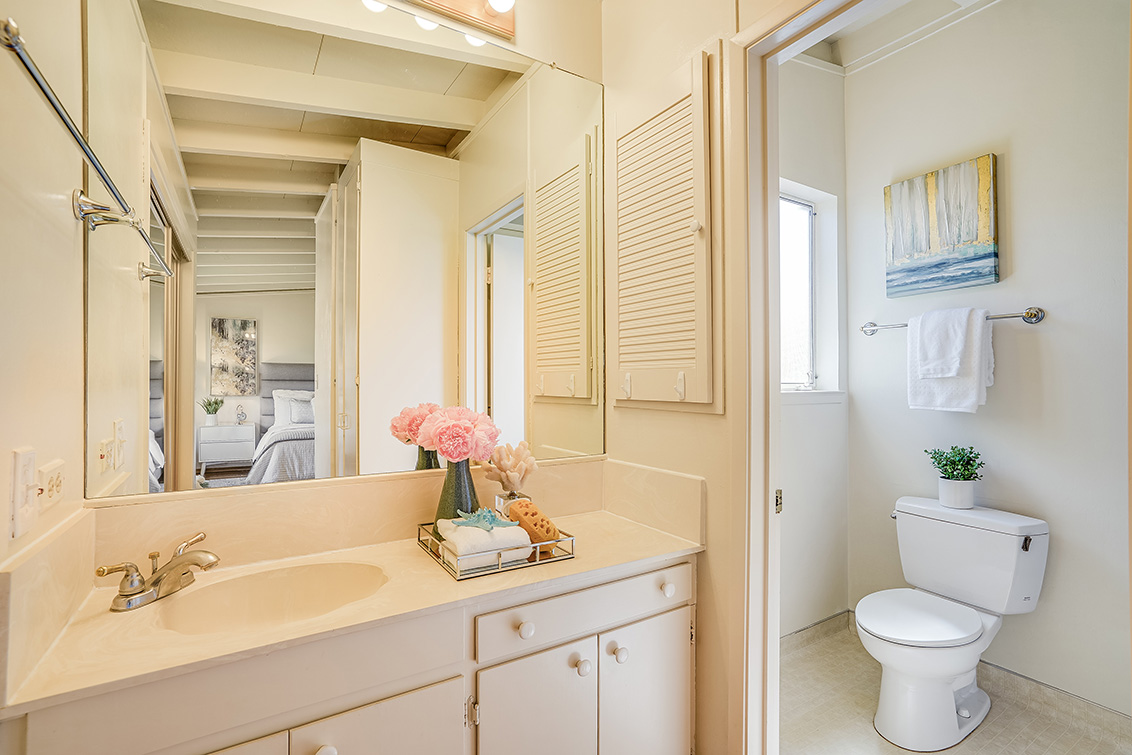 Master Bath (A) picture - 869 E Meadow Dr, Palo Alto 94303