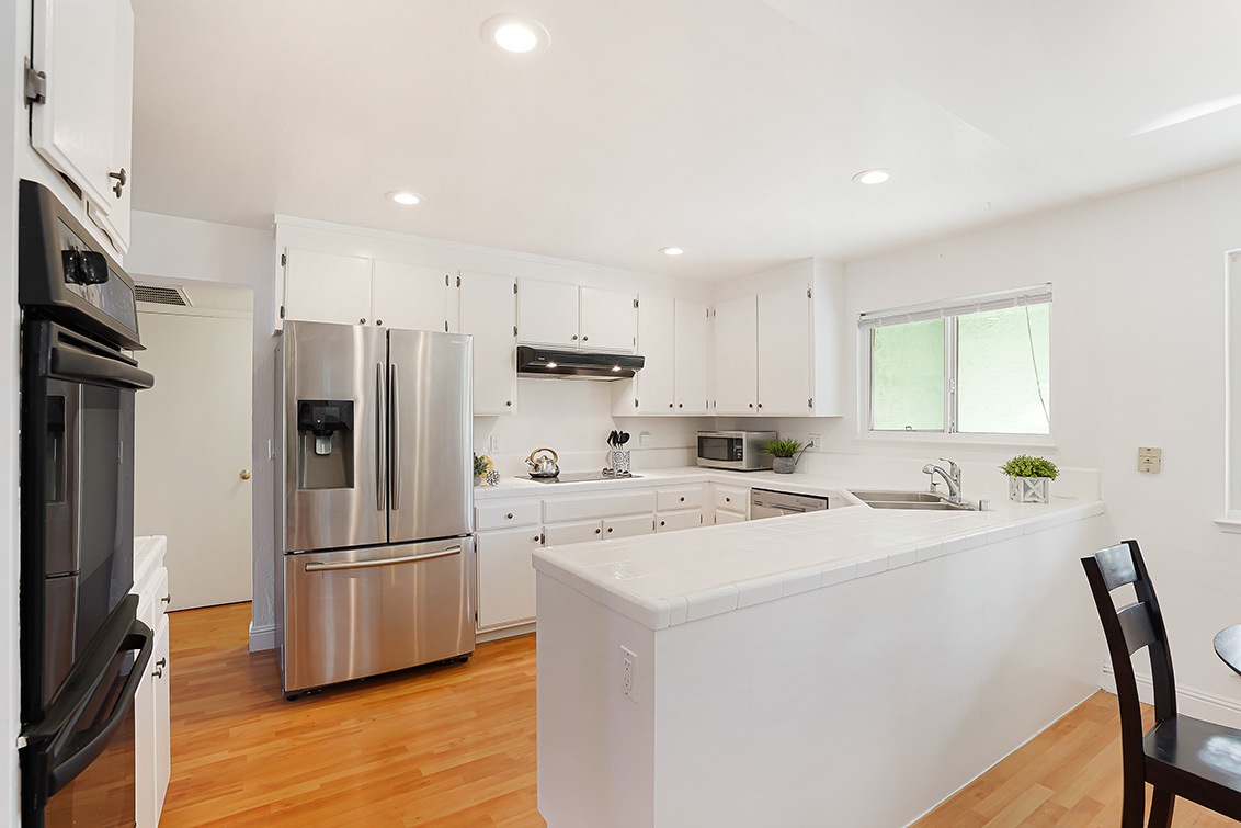 Kitchen (B) picture - 4397 Stone Canyon Dr, San Jose 95136