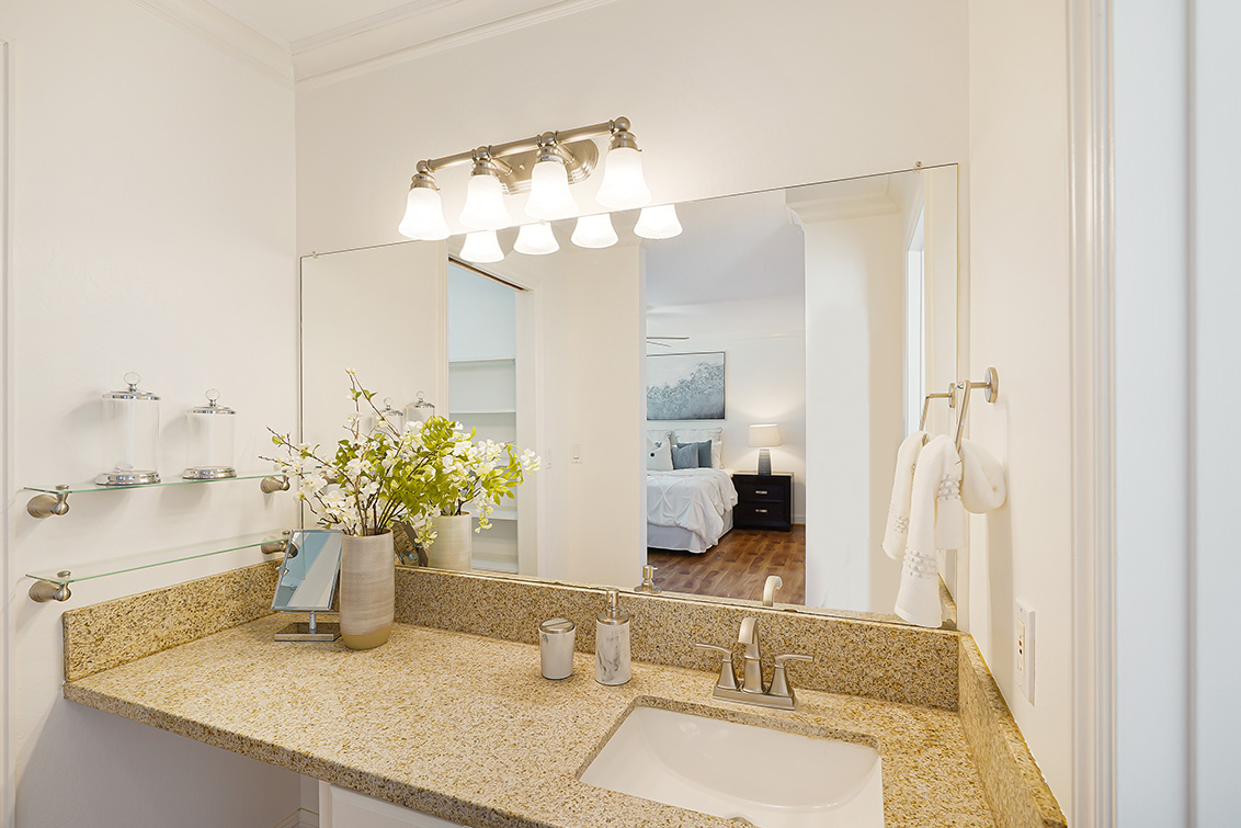 Master Bath (B) picture - 4397 Stone Canyon Dr, San Jose 95136
