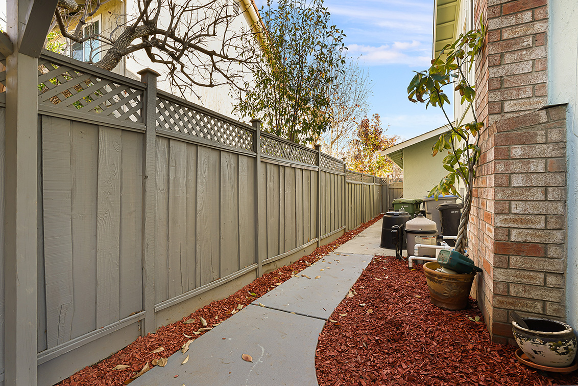 Sideyard (A) picture - 4397 Stone Canyon Dr, San Jose 95136