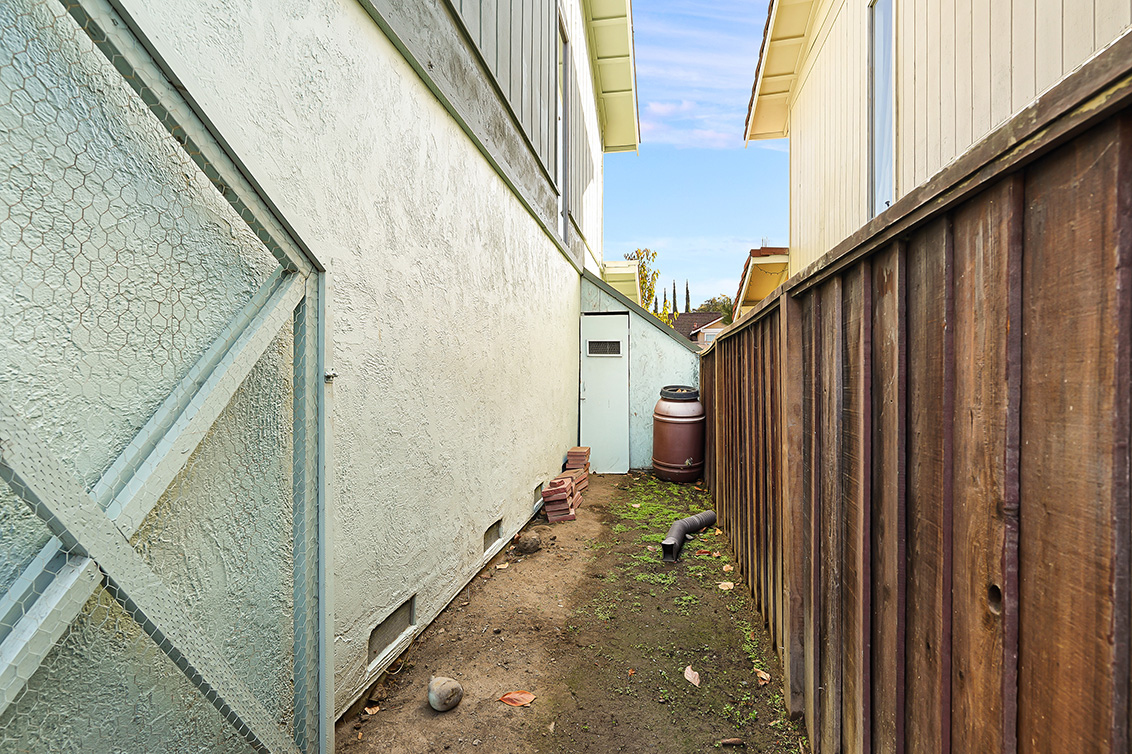 Sideyard (B) picture - 4397 Stone Canyon Dr, San Jose 95136
