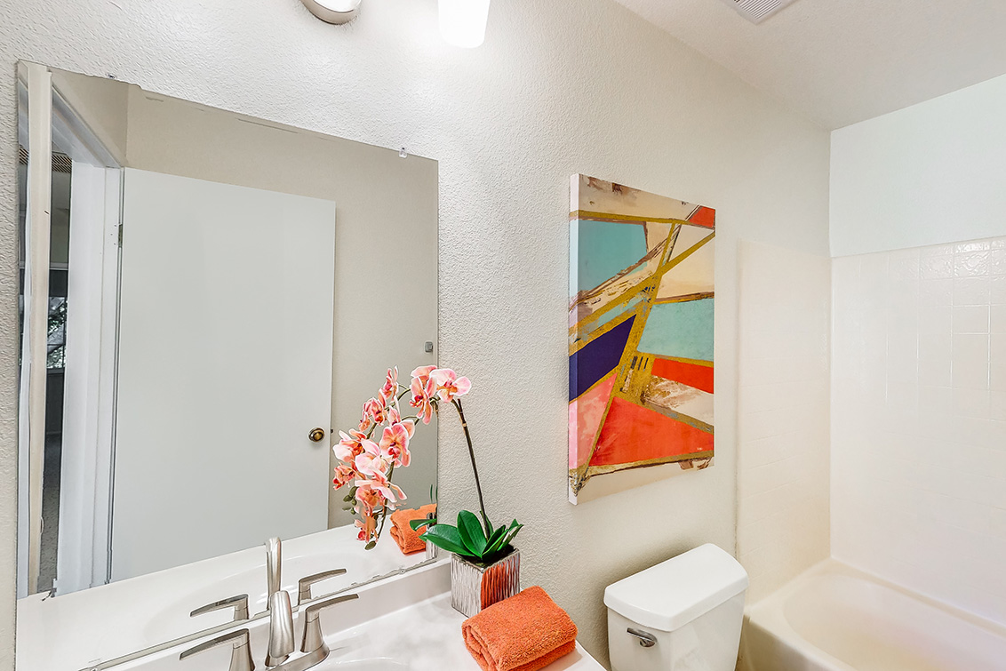 Bathroom 2 (A) picture - 756 Creekland Cir, San Jose 95133