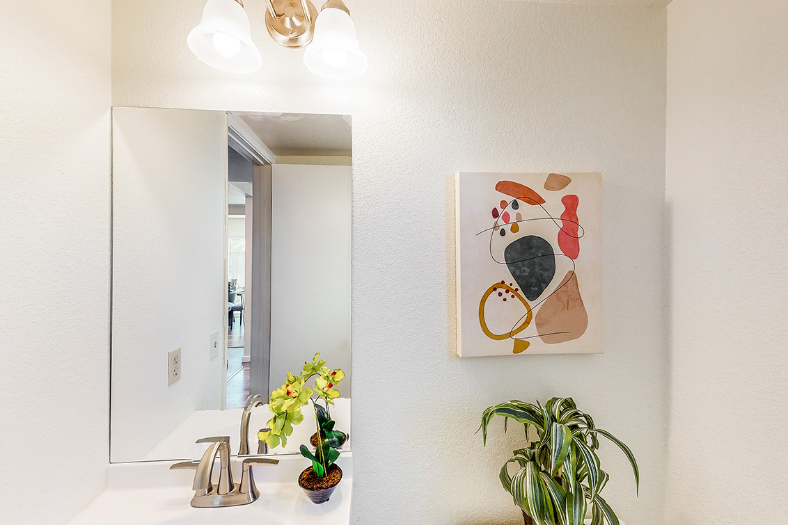 Half Bath (B) picture - 756 Creekland Cir, San Jose 95133