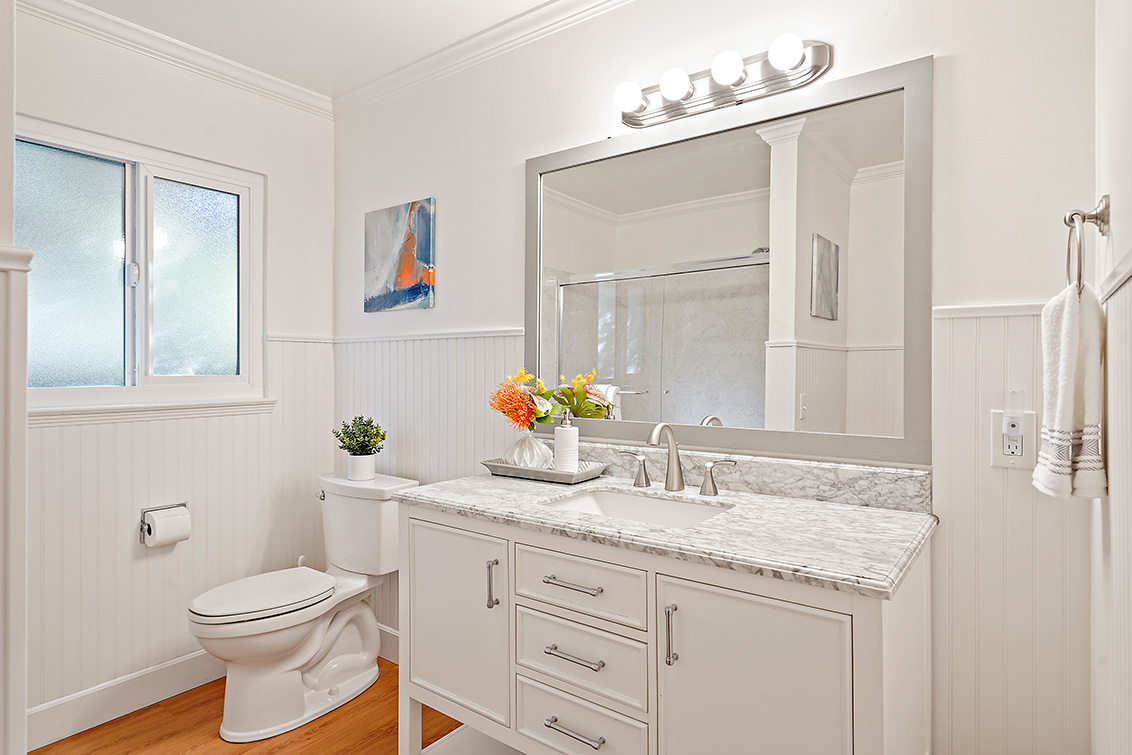 Bathroom 2 (A) Picture - 1260 University Ave, Palo Alto 94301 Bathroom 2 (A) picture - 1260 University Ave, Palo Alto 94301