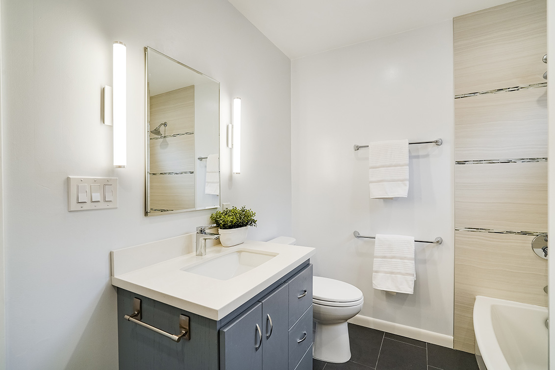 Bathroom 2 (A) picture - 678 Webster St, Palo Alto 94301