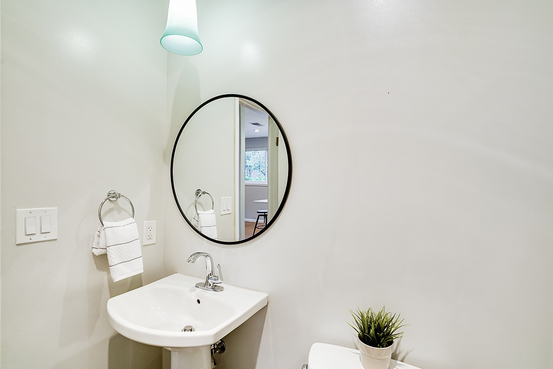 Half Bath (B) picture - 678 Webster St, Palo Alto 94301
