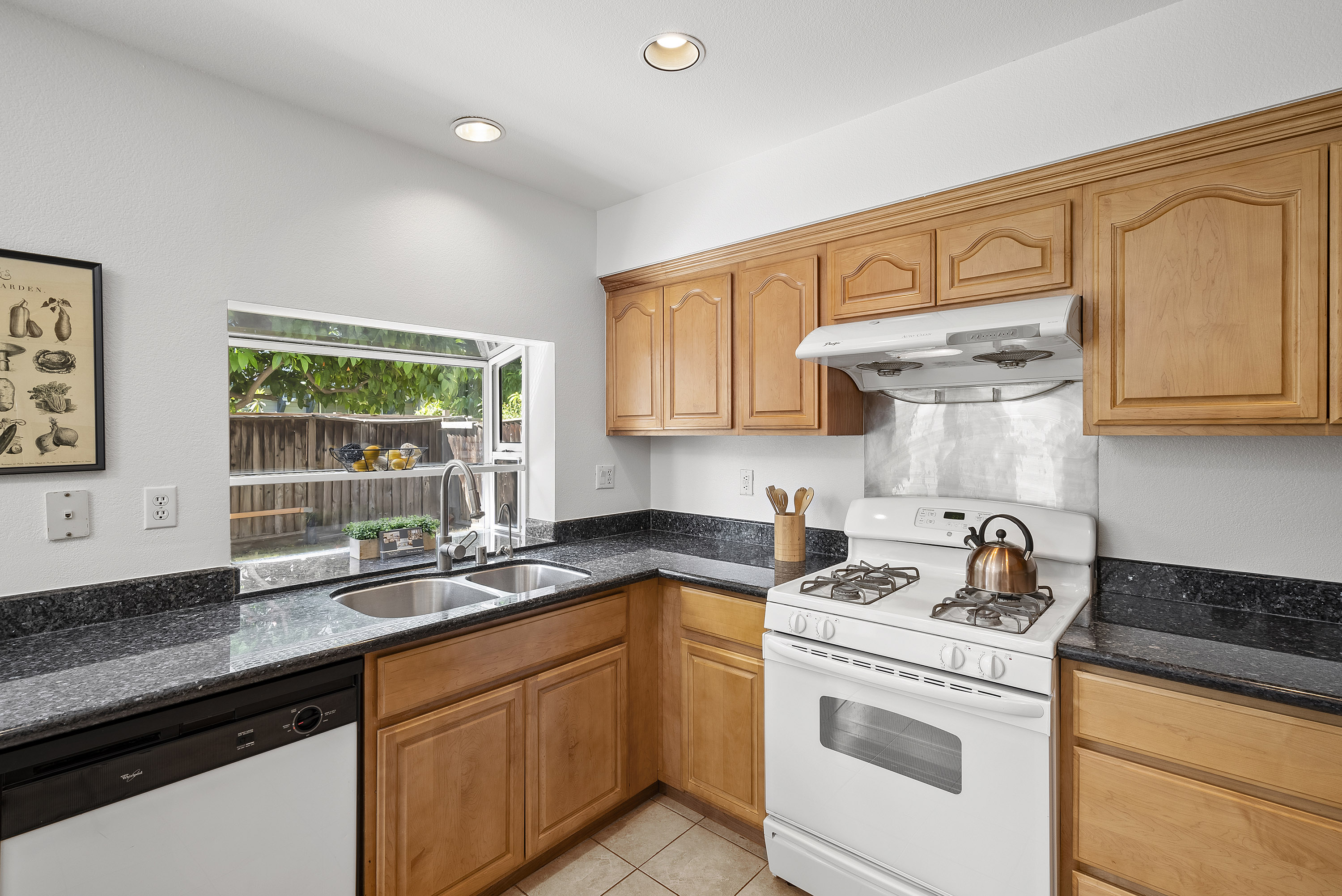 Kitchen - 1411 Chavez Way, San Jose 95131